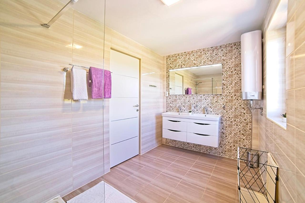 Holiday House Rab Kampor Esterno foto